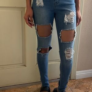 Distressed skinny jeans